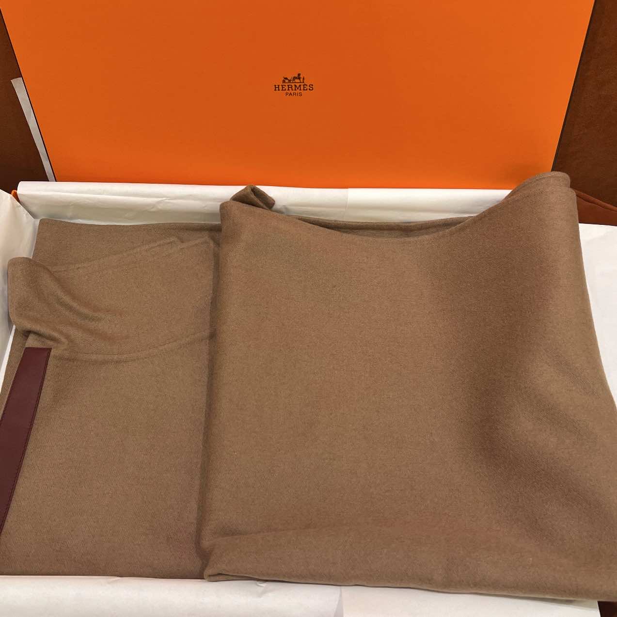 Hermès Trompe l'Oeil Stole - Back view